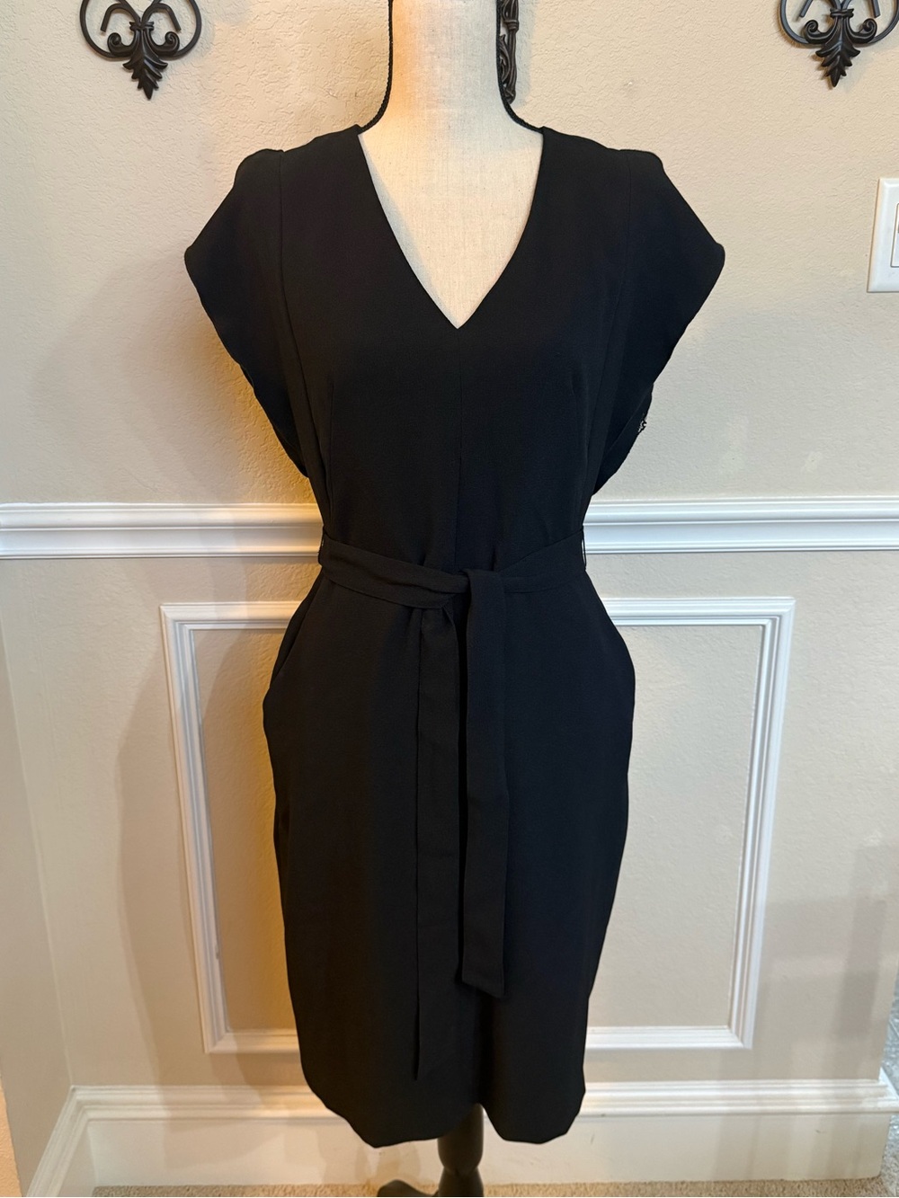 Eliza J. Classic & Elegant Black V-Neck Belted Dress Size 8.  Like New!
